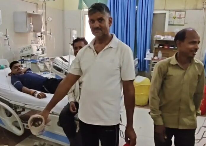 अस्पताल में भर्ती पीड़ित की तस्वीर