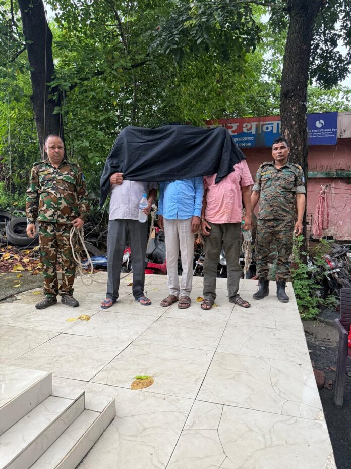 गिरफ्तार आरोपितों की तस्वीरें गिरफ्तार आरोपितों की तस्वीरें