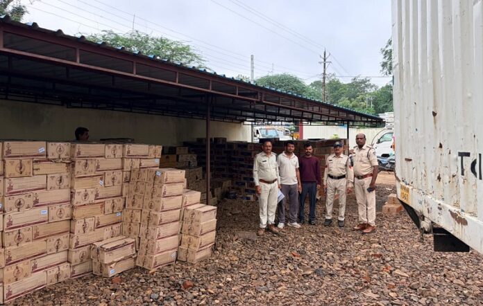अलीराजपुर पुलिस नशे के विरुद्ध कार्रवाई करती है अलीराजपुर पुलिस नशे के विरुद्ध कार्रवाई करती है