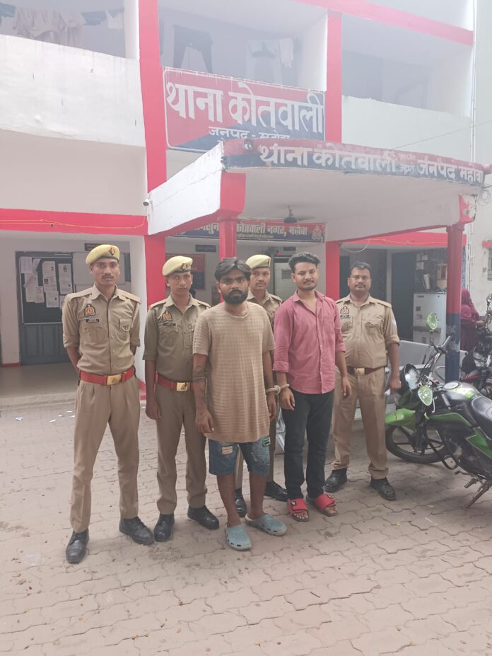 पुलिस गिरफ्तारी की तस्वीर