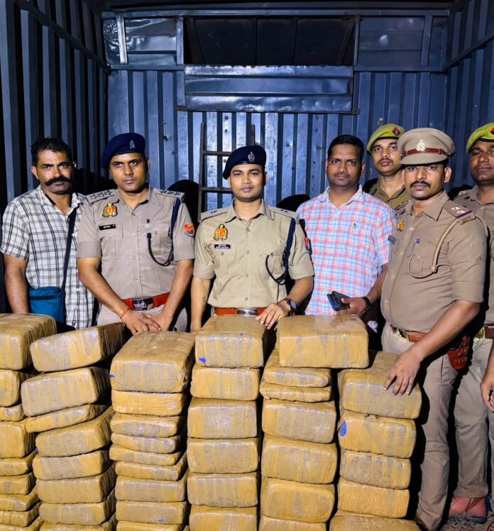 गांजे के साथ पुलिस टीम का गिरफ्तारी में बड़ा योगदान गांजे के साथ पुलिस टीम का गिरफ्तारी में बड़ा योगदान