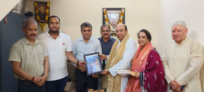 राज्यपाल का सम्मानित सम्मान