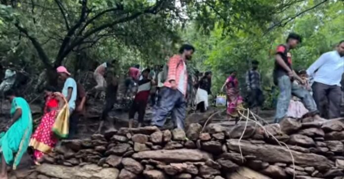 बेलपहाड़ी कानाईसोर पहाड़ पूजा की सुंदर छवि बेलपहाड़ी कानाईसोर पहाड़ पूजा की सुंदर छवि