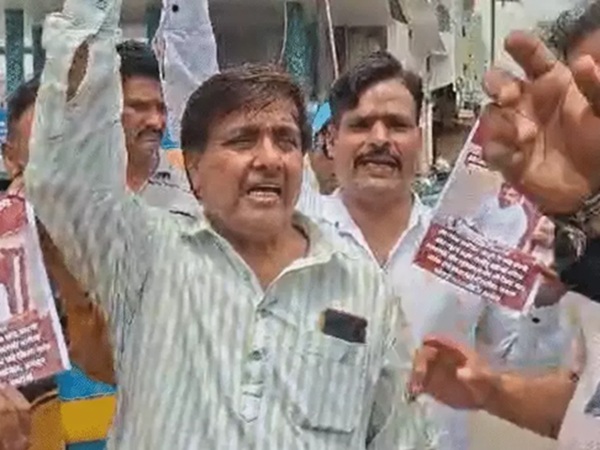 वक्फ बोर्ड नियुक्ति पर प्रदर्शन वक्फ बोर्ड नियुक्ति पर प्रदर्शन