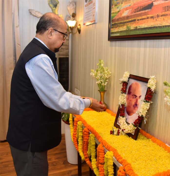 रमेन डेका डॉ. श्यामा प्रसाद मुखर्जी की जयंती पर पुष्पांजलि
