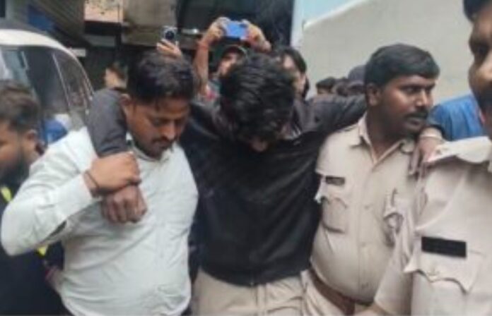 अभिषेक कुमार गिरफ्तार की तस्वीर अभिषेक कुमार गिरफ्तार की तस्वीर