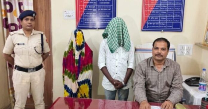 नाबालिगों की जानकारी देते आरपीएफ प्रभारी नाबालिगों की जानकारी देते आरपीएफ प्रभारी