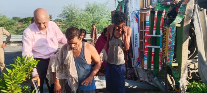बुंदेलखंड एक्सप्रेस वे पर हादसा बुंदेलखंड एक्सप्रेस वे पर हादसा