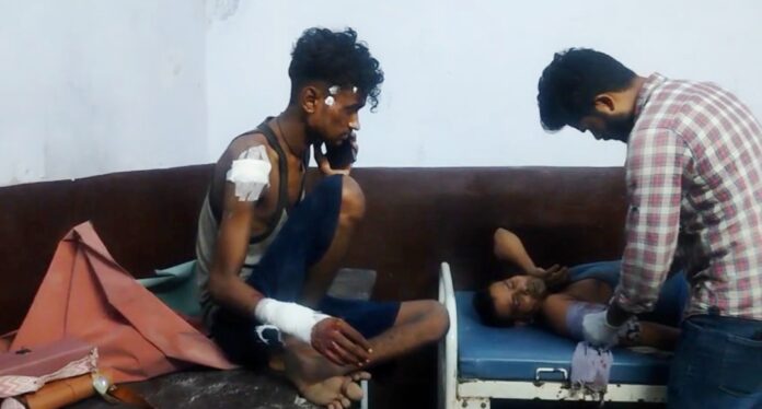 इलाज कराते घायलों की दुर्दशा इलाज कराते घायलों की दुर्दशा
