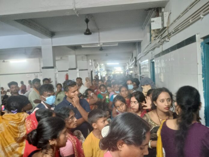 मरीजों की भीड़ अस्पताल में