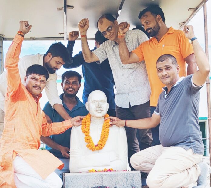 भाजपा नेता की वायरल फोटो