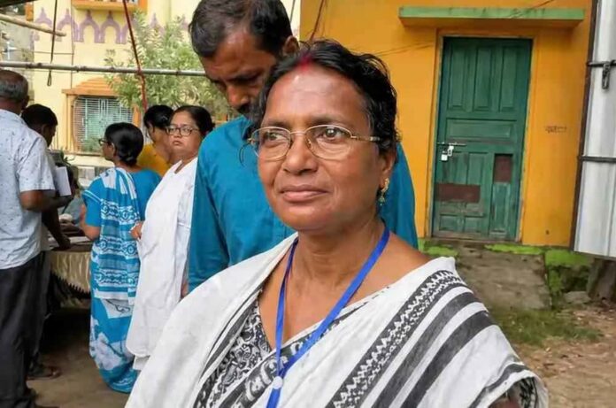रत्ना देवनाथ की तस्वीर रत्ना देवनाथ की तस्वीर