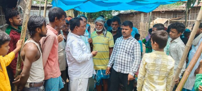 अररिया में मृतक के घर परिजन अररिया में मृतक के घर परिजन