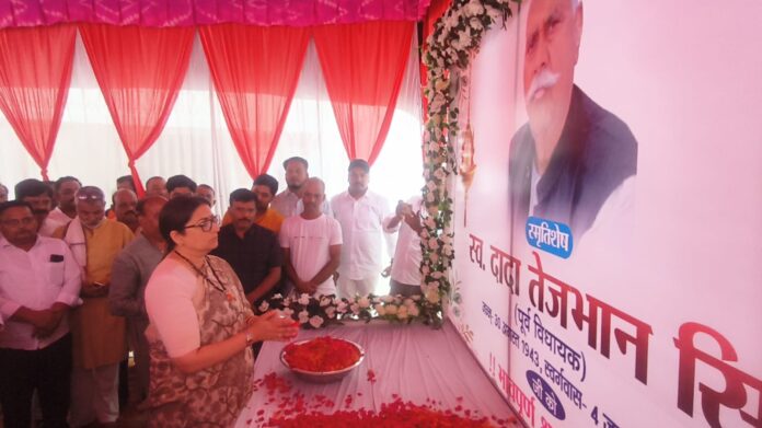 स्मृति ईरानी पूर्व विधायक की श्रद्धांजलि