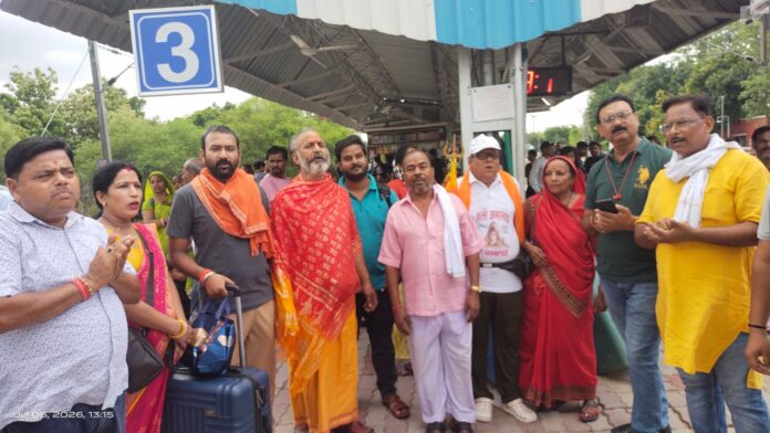 बाबा बर्फानी के दर्शन करने जा रहे श्रद्धालु बाबा बर्फानी के दर्शन करने जा रहे श्रद्धालु