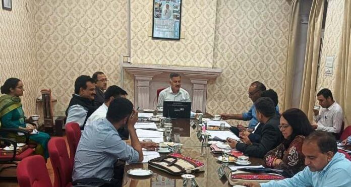 हिमुडा निदेशक मंडल की बैठक की तस्वीर