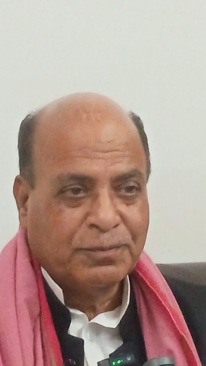 पूर्व मंत्री का फोटो सोशल मीडिया पर वायरल पूर्व मंत्री का फोटो सोशल मीडिया पर वायरल