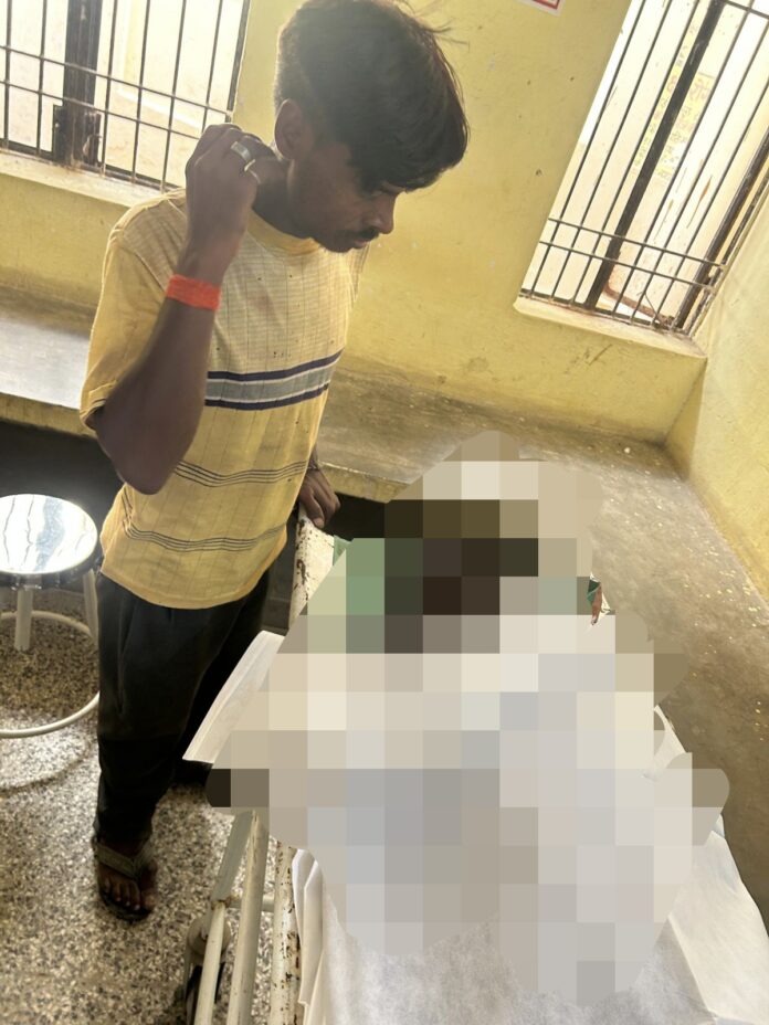 अस्पताल में मृतक के परिजन का फोटो सामने आया है अस्पताल में मृतक के परिजन का फोटो सामने आया है