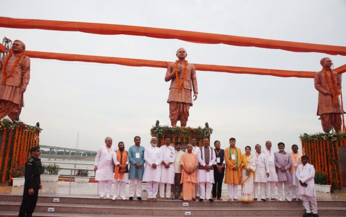 प्रेरणा पार्क में देश की तीन महान विभूतियों की मूर्तियों का अनावरण का छाया चित्र