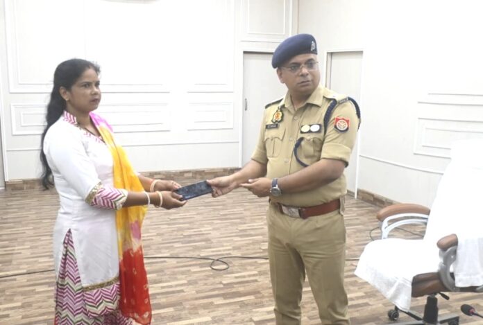 रिजर्व पुलिस लाइंस में एसपी ट्रैफिक मोबाइल वापसी रिजर्व पुलिस लाइंस में एसपी ट्रैफिक मोबाइल वापसी