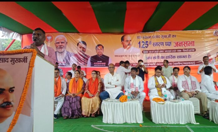 अमर बाउरी का भाषण देते हुए अमर बाउरी का भाषण देते हुए