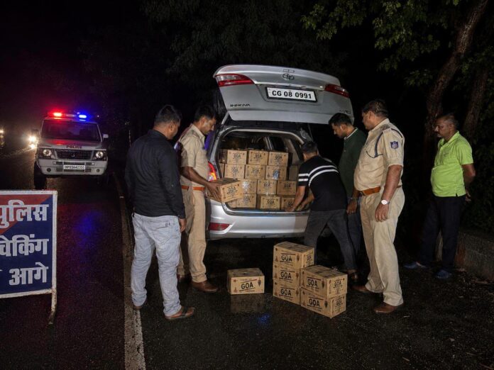 कार से शराब निकालने का मामला
