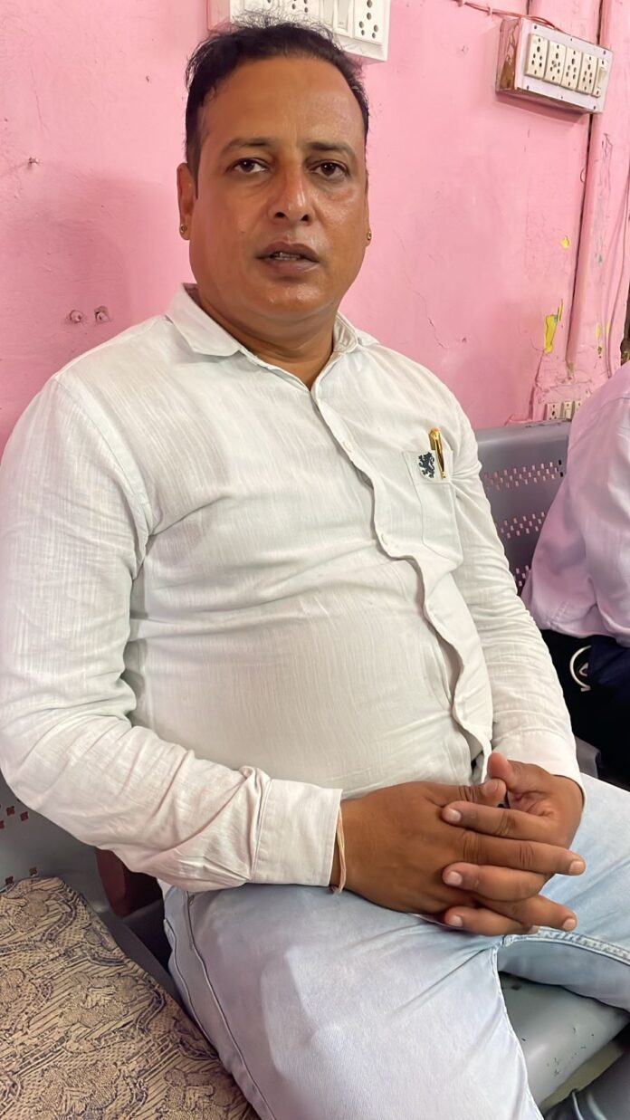 पटवारी रिश्वत लेते गिरफ्तार