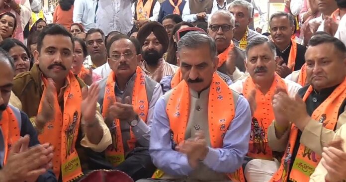 मुख्यमंत्री सुक्खू राम मंदिर में मुख्यमंत्री सुक्खू राम मंदिर में