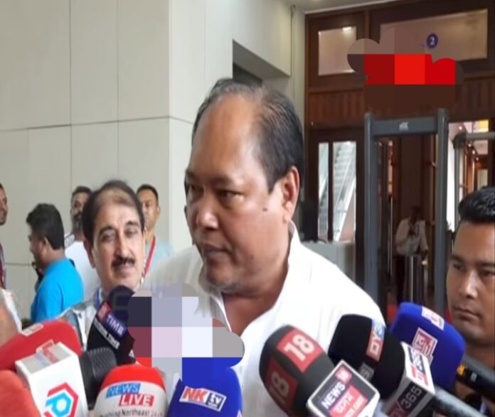 मंत्री बिस्वजीत दाइमारी मीडिया से बातचीत