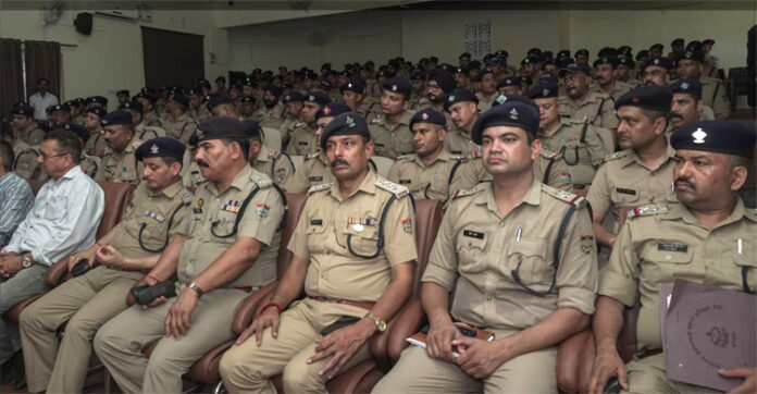 प्रशिक्षण के दौरान छात्रों की तस्वीर
