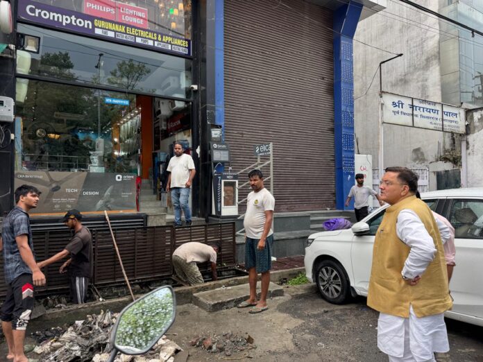 बारिश के दौरान गुरुग्राम के महापौर बारिश के दौरान गुरुग्राम के महापौर