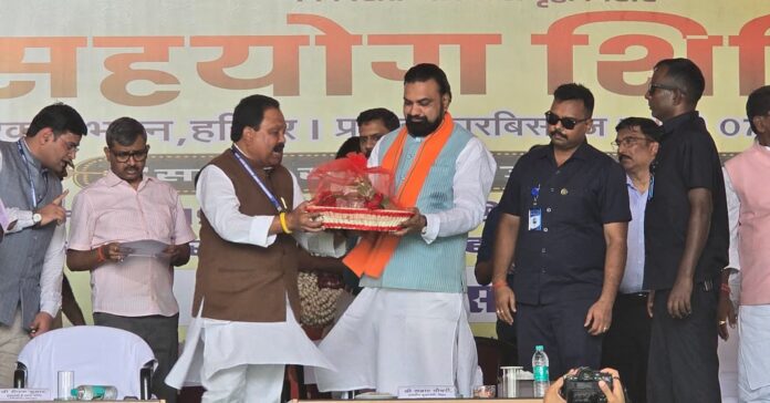 अररिया फोटो सांसद स्वागत करते