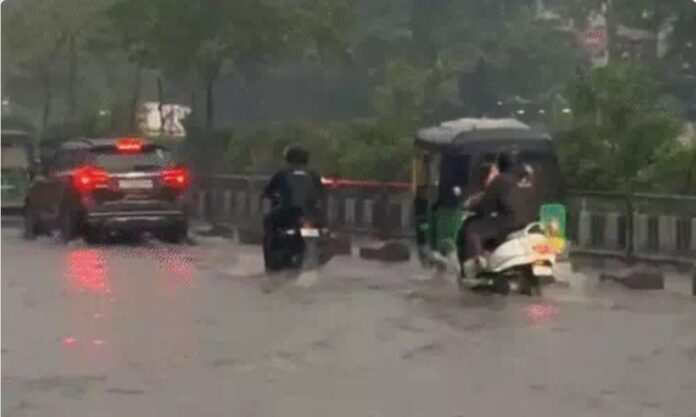 सूरत में मूसलाधार बारिश की तस्वीरें