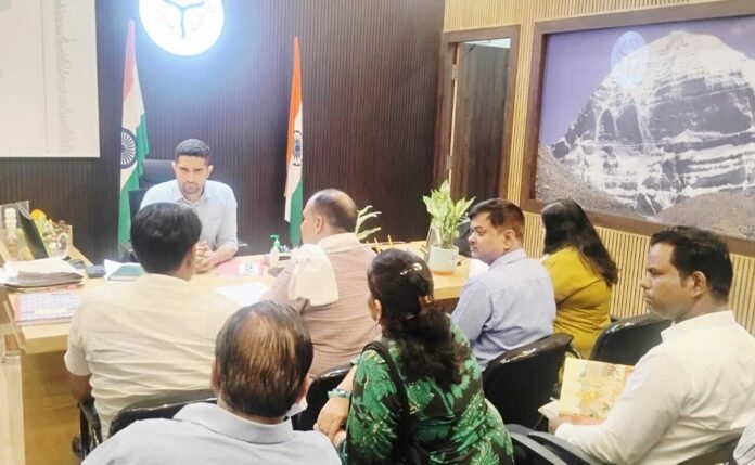 विरोधी दलों के पार्षद नगर आयुक्त को ज्ञापन