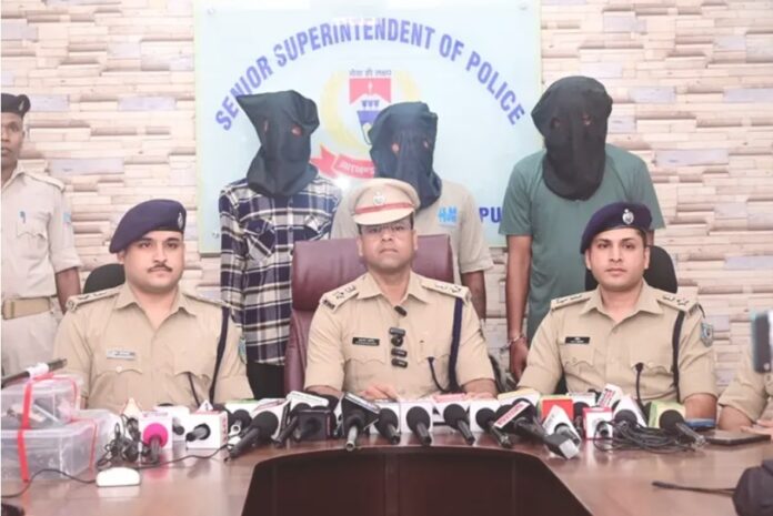 गिरफ्तार आरोपी की जानकारी देते एसएसपी गिरफ्तार आरोपी की जानकारी देते एसएसपी