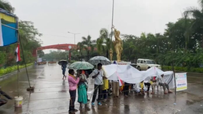 अभिभावकों और छात्रों का आंदोलन