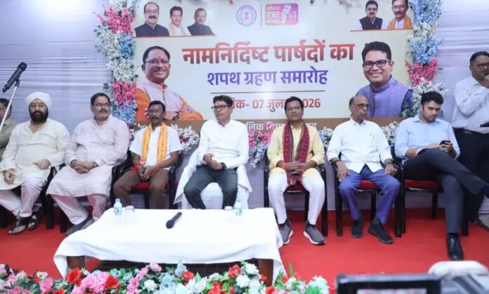 एल्डरमैन शपथग्रहण समारोह में