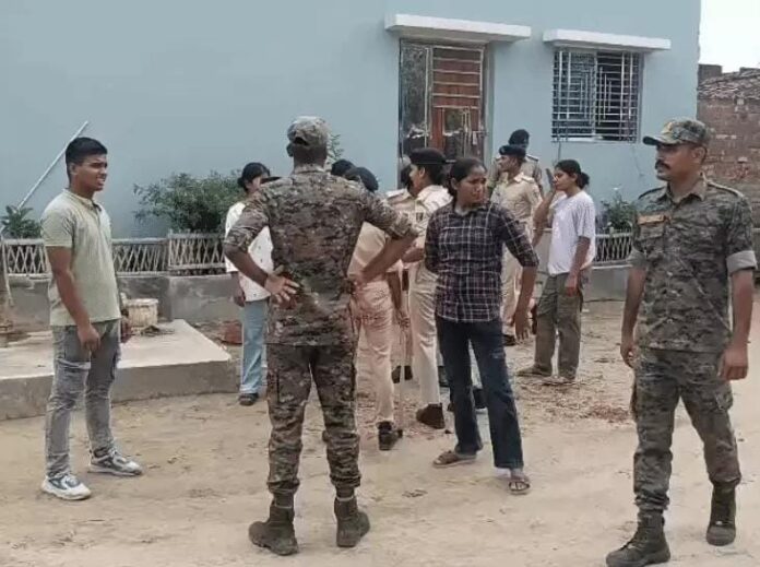 रेड लाइट एरिया छापेमारी की तस्वीर रेड लाइट एरिया छापेमारी की तस्वीर