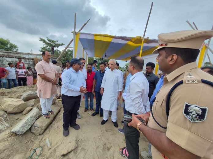 सबलपुर दियारा में निरीक्षण का फोटो