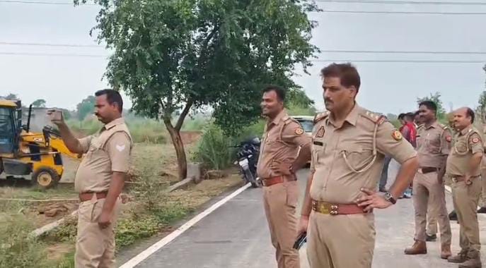 अवैध निर्माण ध्वस्त करने का छाया चित्र अवैध निर्माण ध्वस्त करने का छाया चित्र