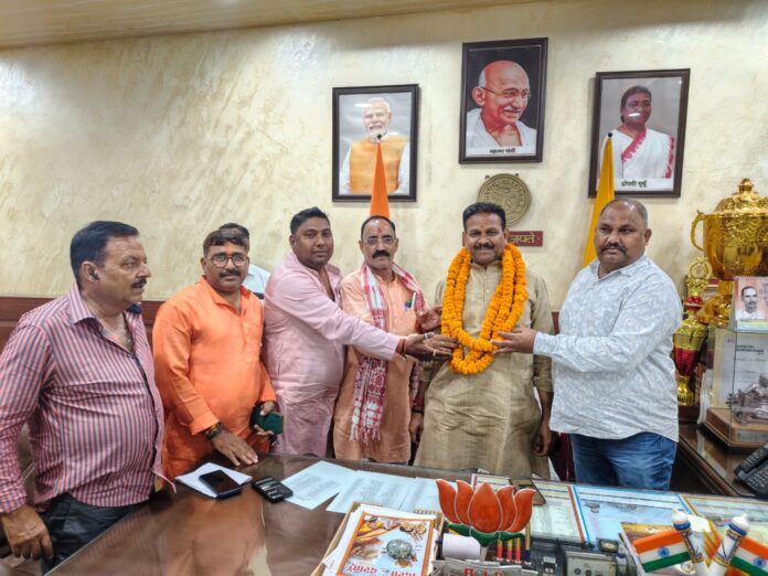 प्रयागराज महापौर गणेश केसरवानी का सम्मान प्रयागराज महापौर गणेश केसरवानी का सम्मान