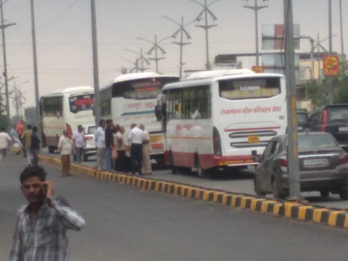 नशे में चलने से सड़क सुरक्षा खतरा