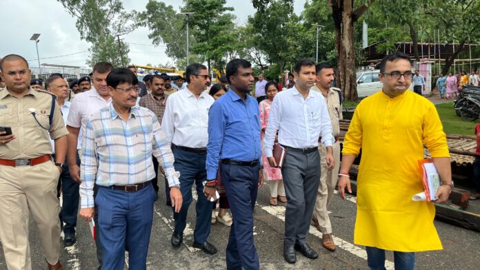 डीसी एसएसपी निरीक्षण करते हुए कार्यालय