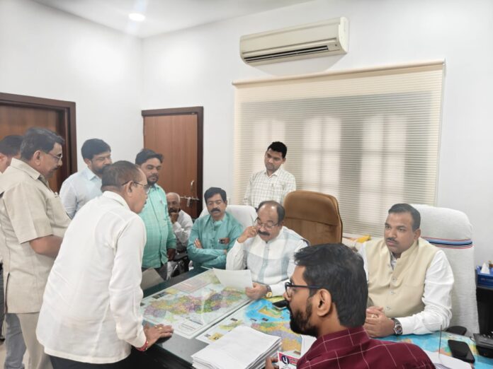 अरुण साव भाजपा कार्यकर्ताओं के साथ