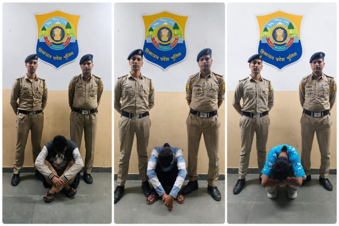 चोरी के आरोप में गिरफ्तार व्यक्ति