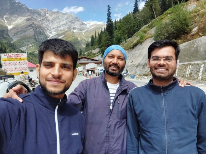 शोधकर्ताओं की टीम विशेषज्ञता और नवाचार का मेल