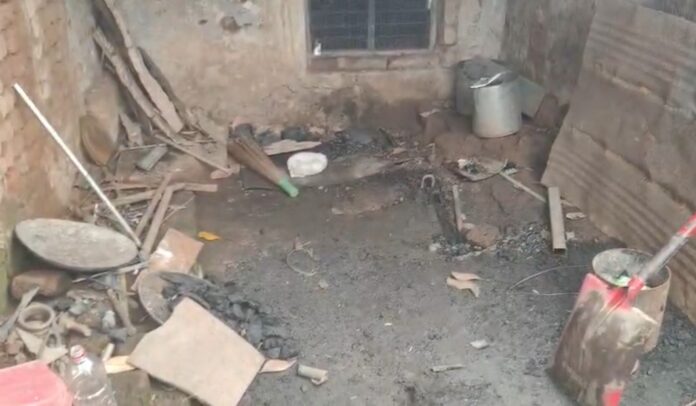 पुलिस छापेमारी की तस्वीर पुलिस छापेमारी की तस्वीर