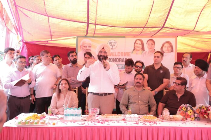 दिल्ली पर्यावरण मंत्री विकास कार्य चर्चा