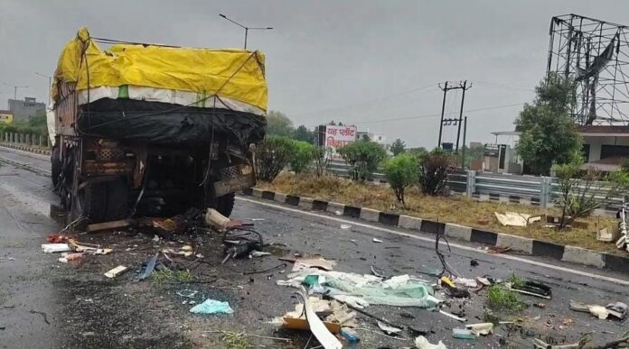 इटावा बस दुर्घटना समाचार इटावा बस दुर्घटना समाचार