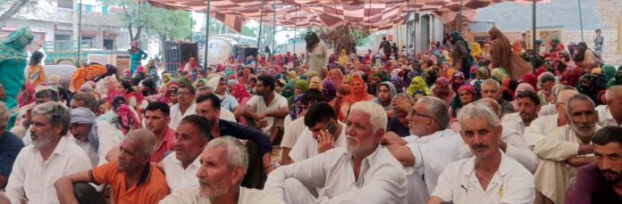 चानौत में पानी की मांग पर धरना